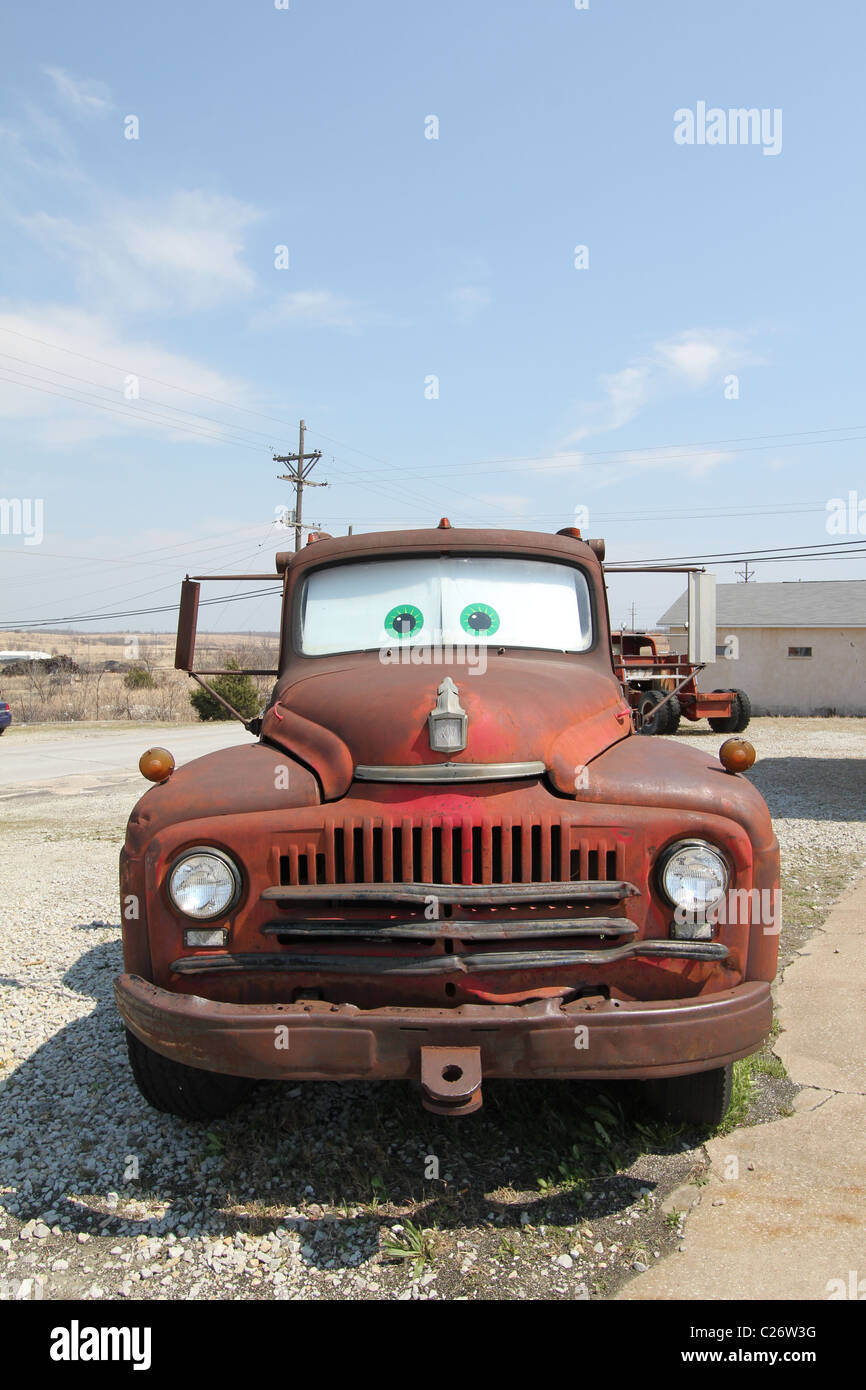 Questa è la vera vettura che il carattere da Pixar film 'auto' era basata su. È siturated in Galena, Kansas. Foto Stock