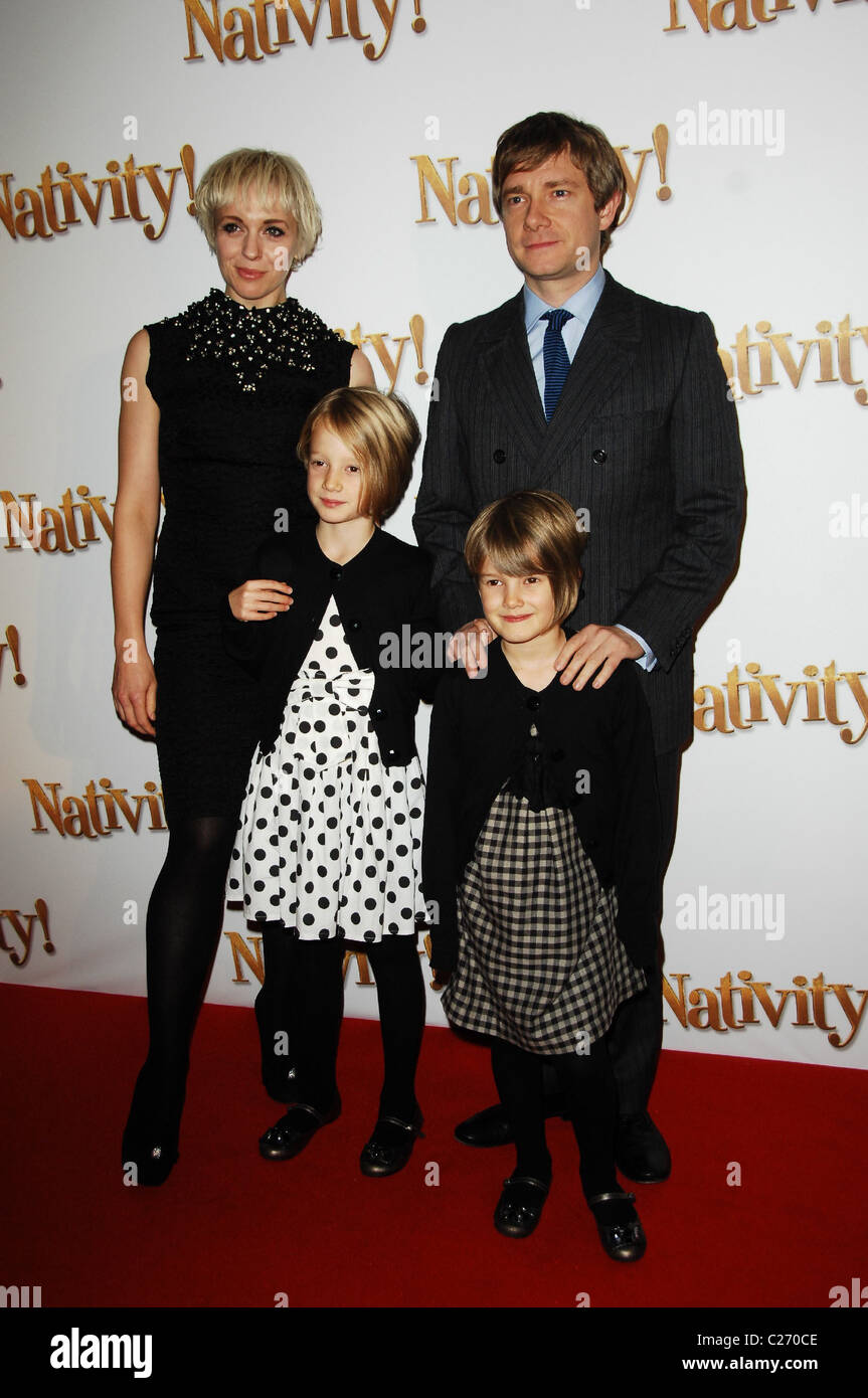 Martin Freeman con mia moglie Amanda Abbington e figlie assiste premiere della "Natività" presso il Barbican, Londra Inghilterra - Foto Stock