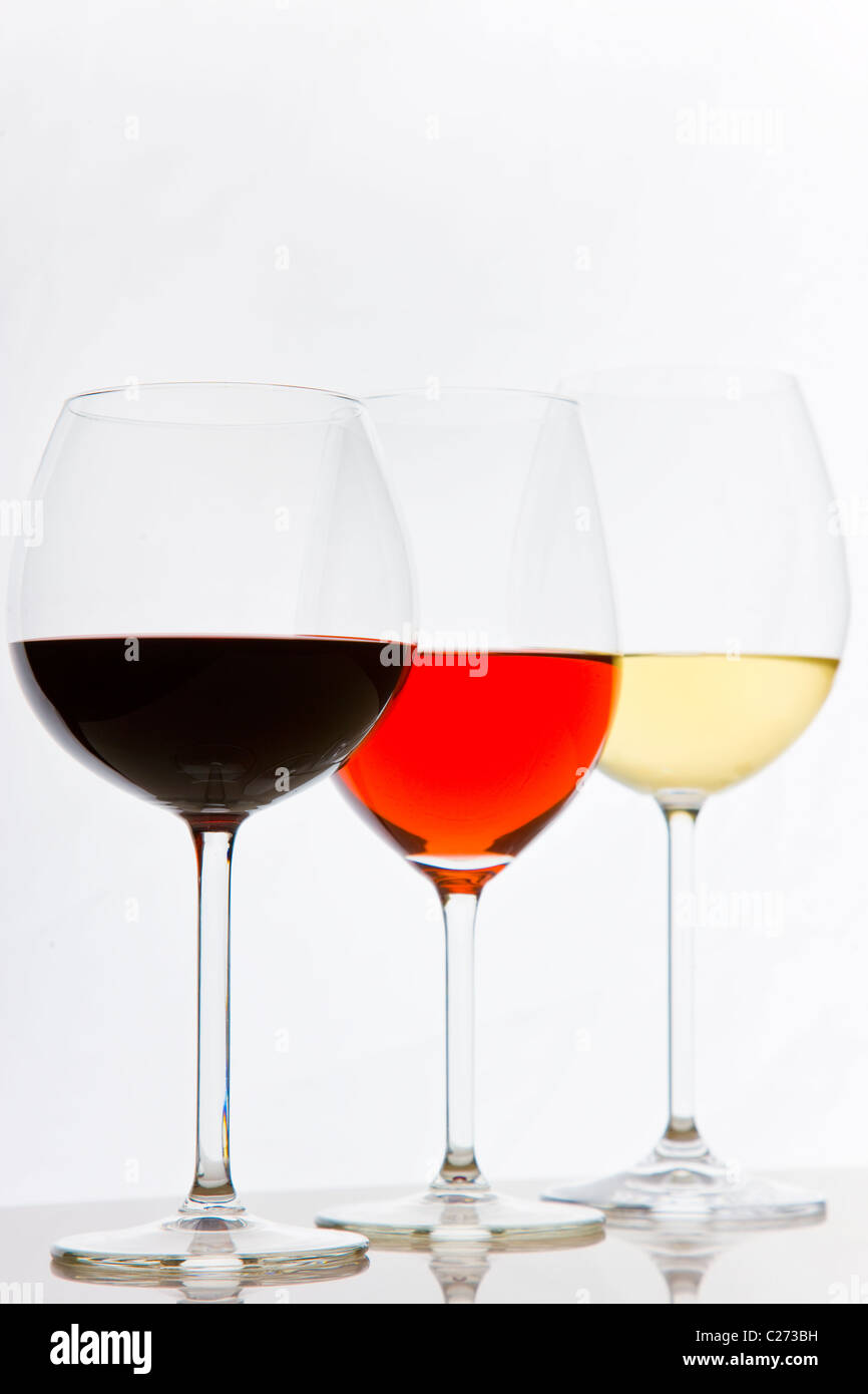 Bicchieri di bianco, rosso e i Vini Rosati Foto Stock