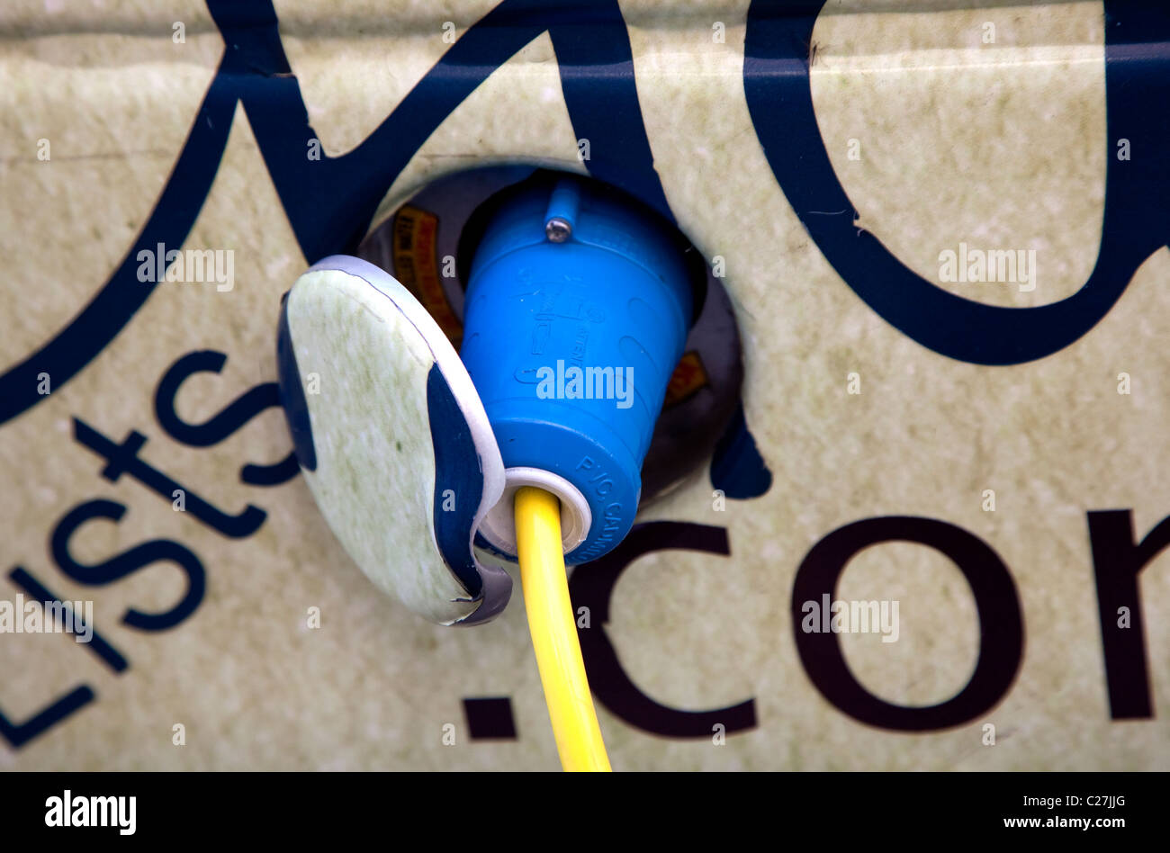 G-Wiz auto elettrica al punto di ricarica nel centro di Londra Foto Stock