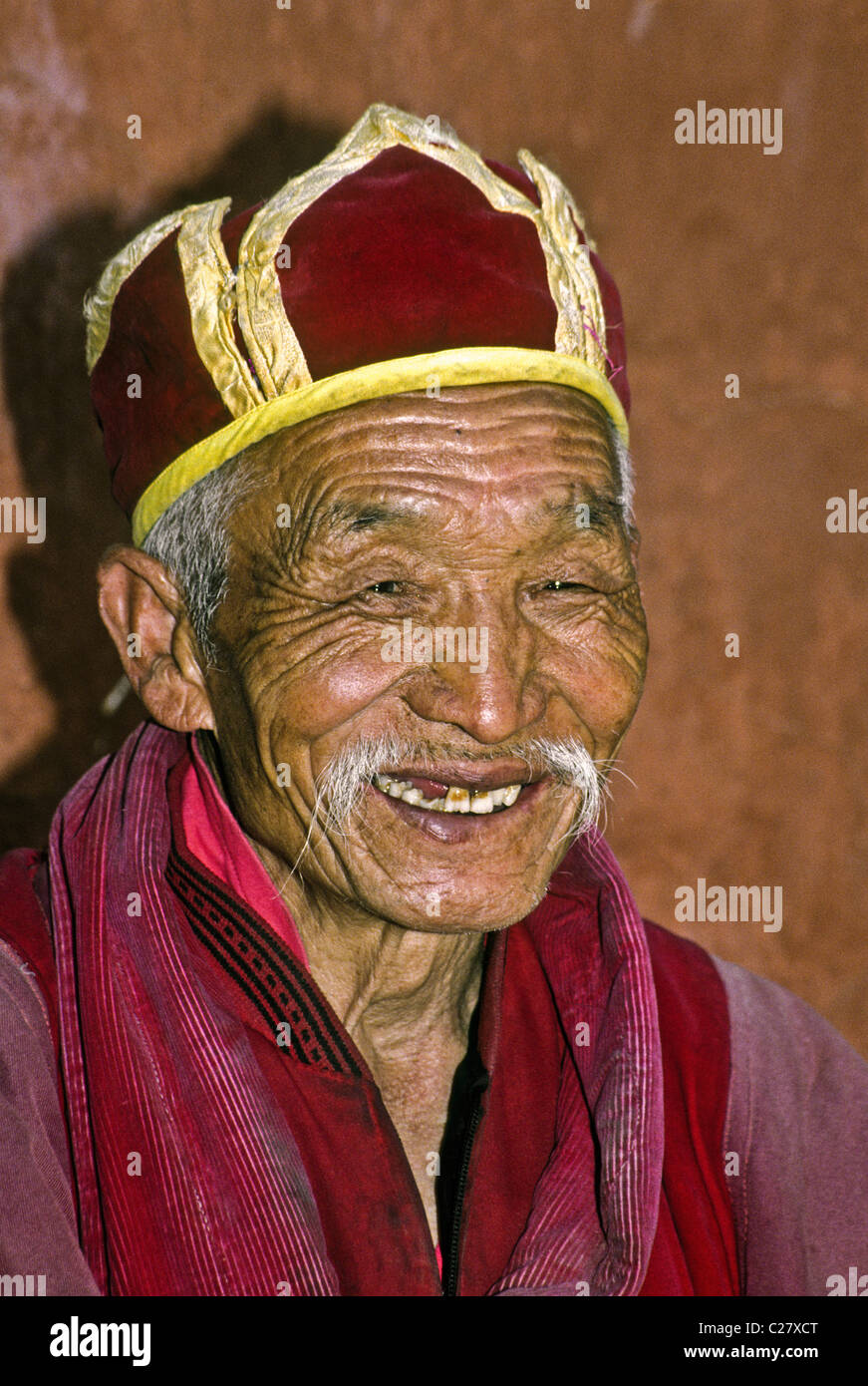 Monaco buddista di Red Hat setta, Lijiang, Yunnan, Cina Foto Stock