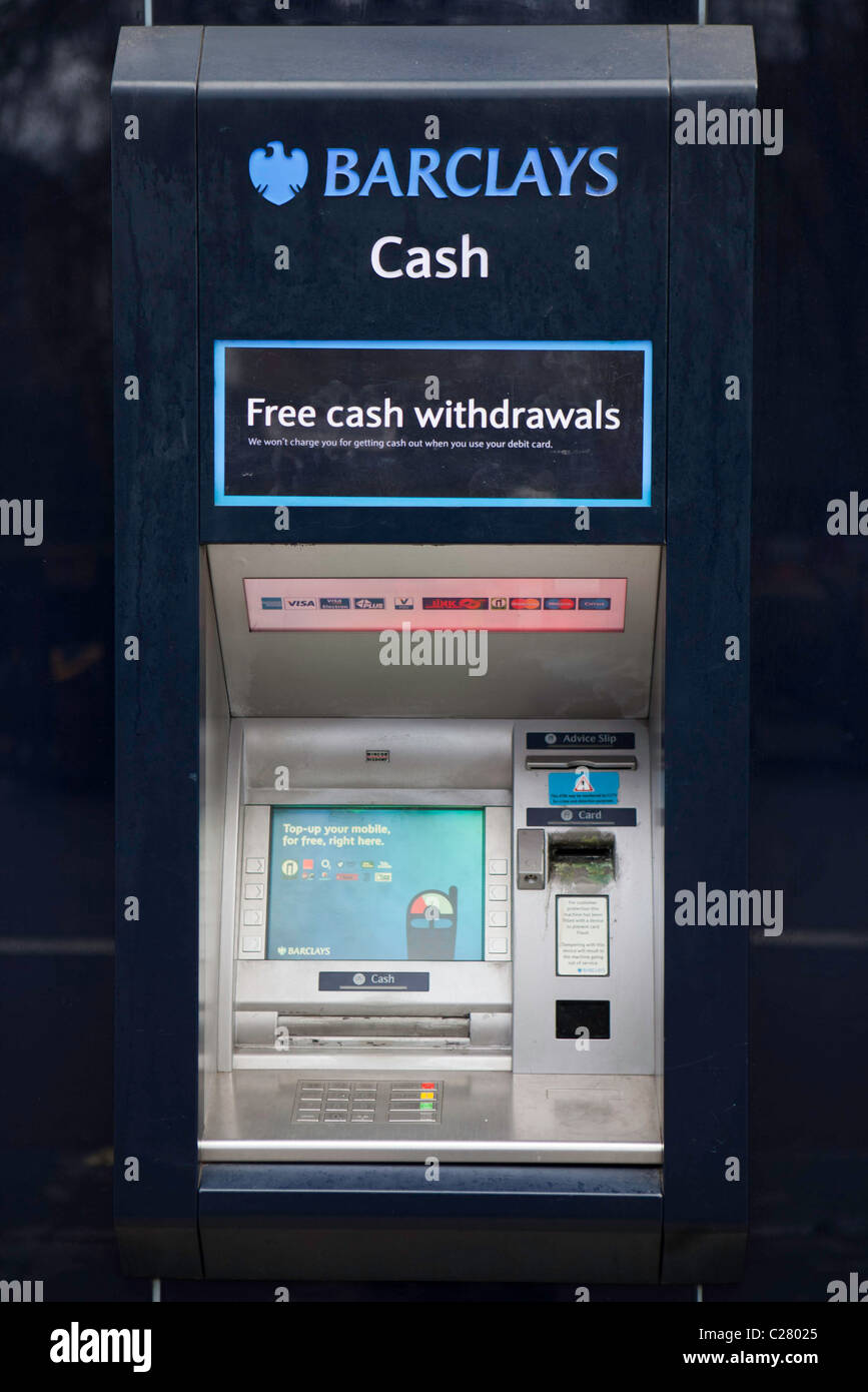 Un Barclays Bank ATM cash point machine. Foto Stock