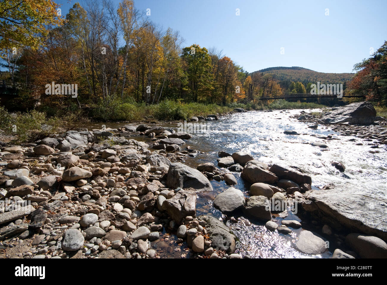 Fiume Impetuoso attraverso western Maine White Mountains National Forest. Foto Stock