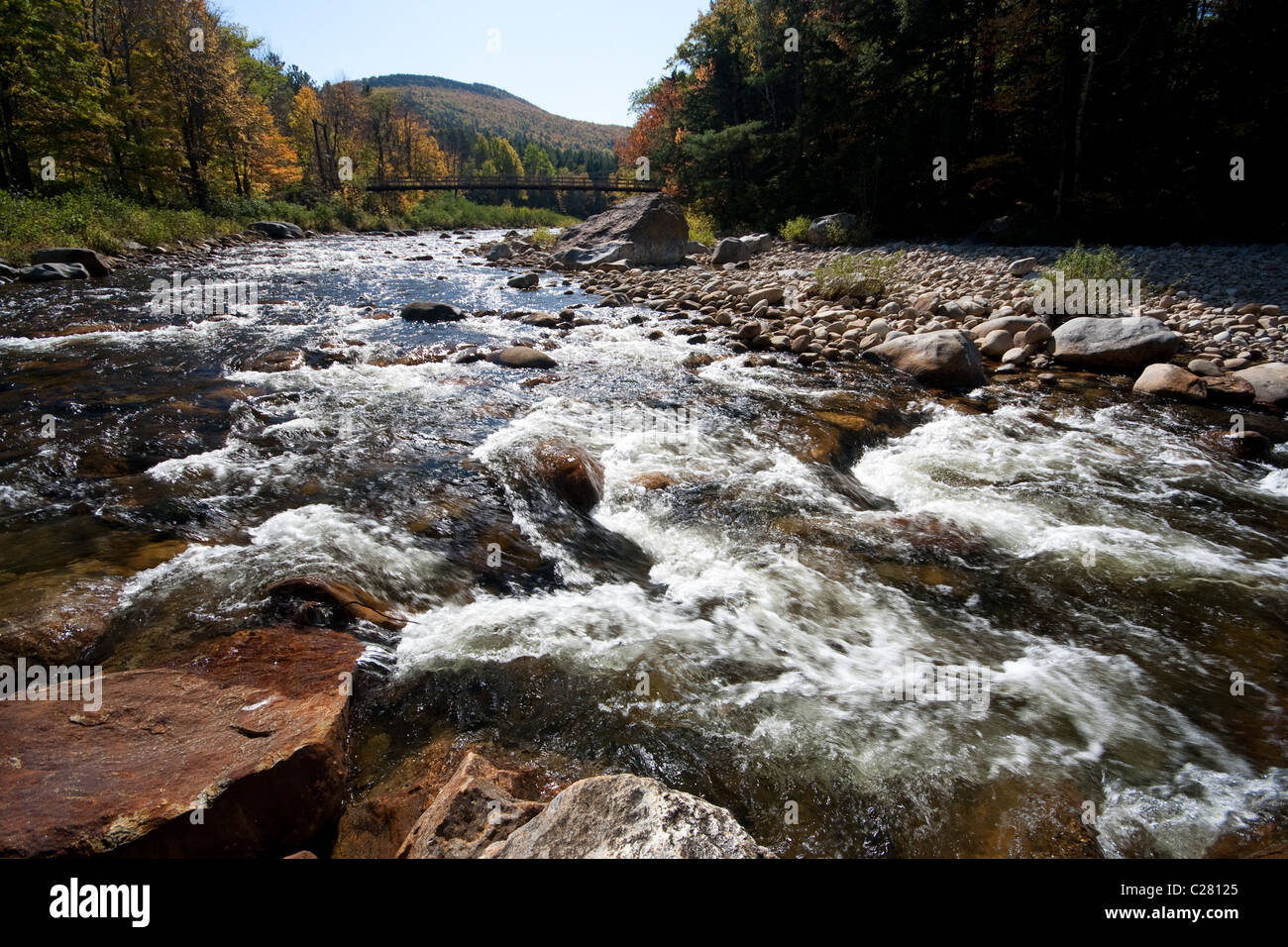 Fiume Impetuoso attraverso western Maine White Mountains National Forest. Foto Stock