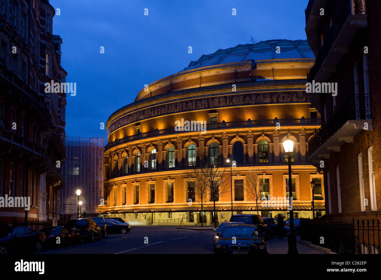 Il Royal Albert Hall al crepuscolo, Kensington Gore, South Kensington, Londra Foto Stock
