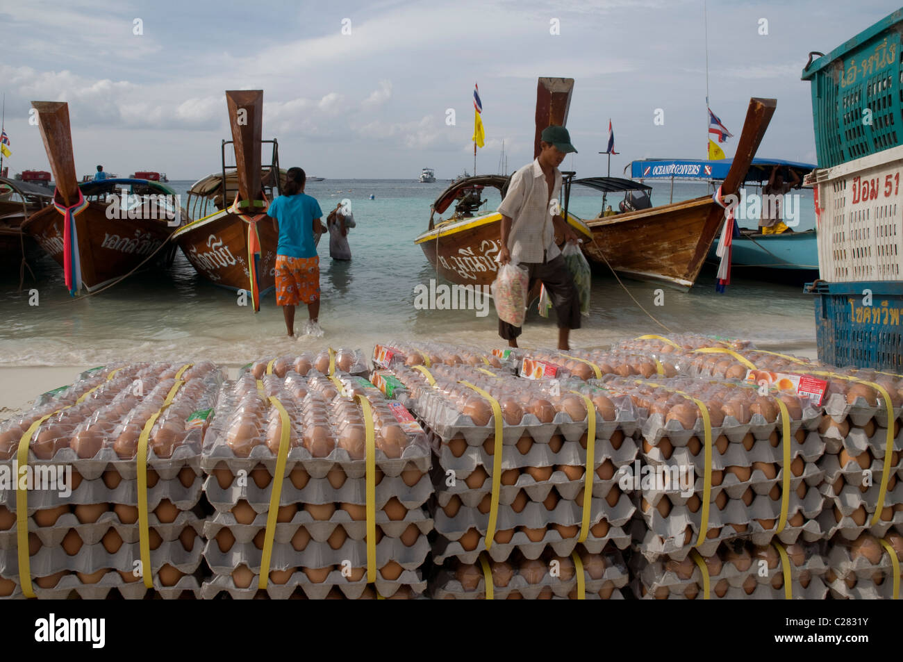 Le scorte di cibo sulla spiaggia, Pattaya Beach, Koh Lipe, Thailandia Foto Stock