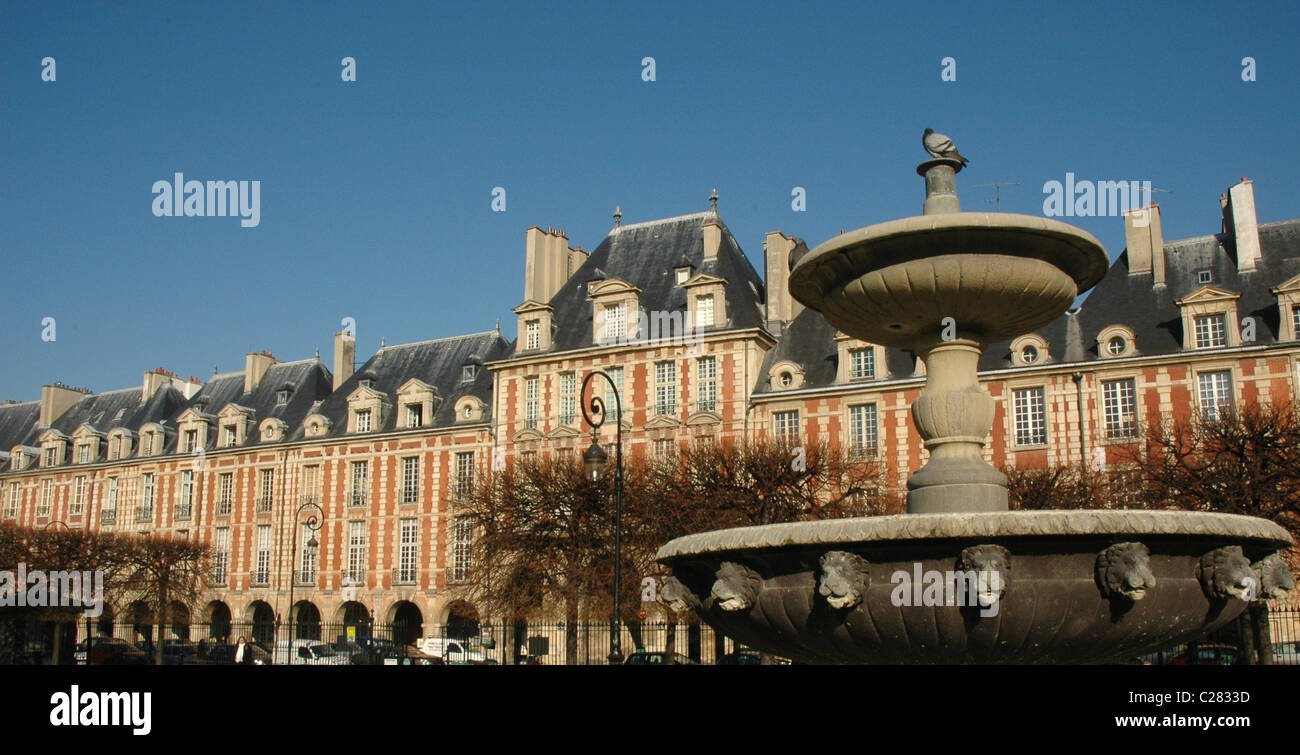 Place des Vosges (ex Place Royal, previsto nel 1603), Parigi. Francia Foto Stock