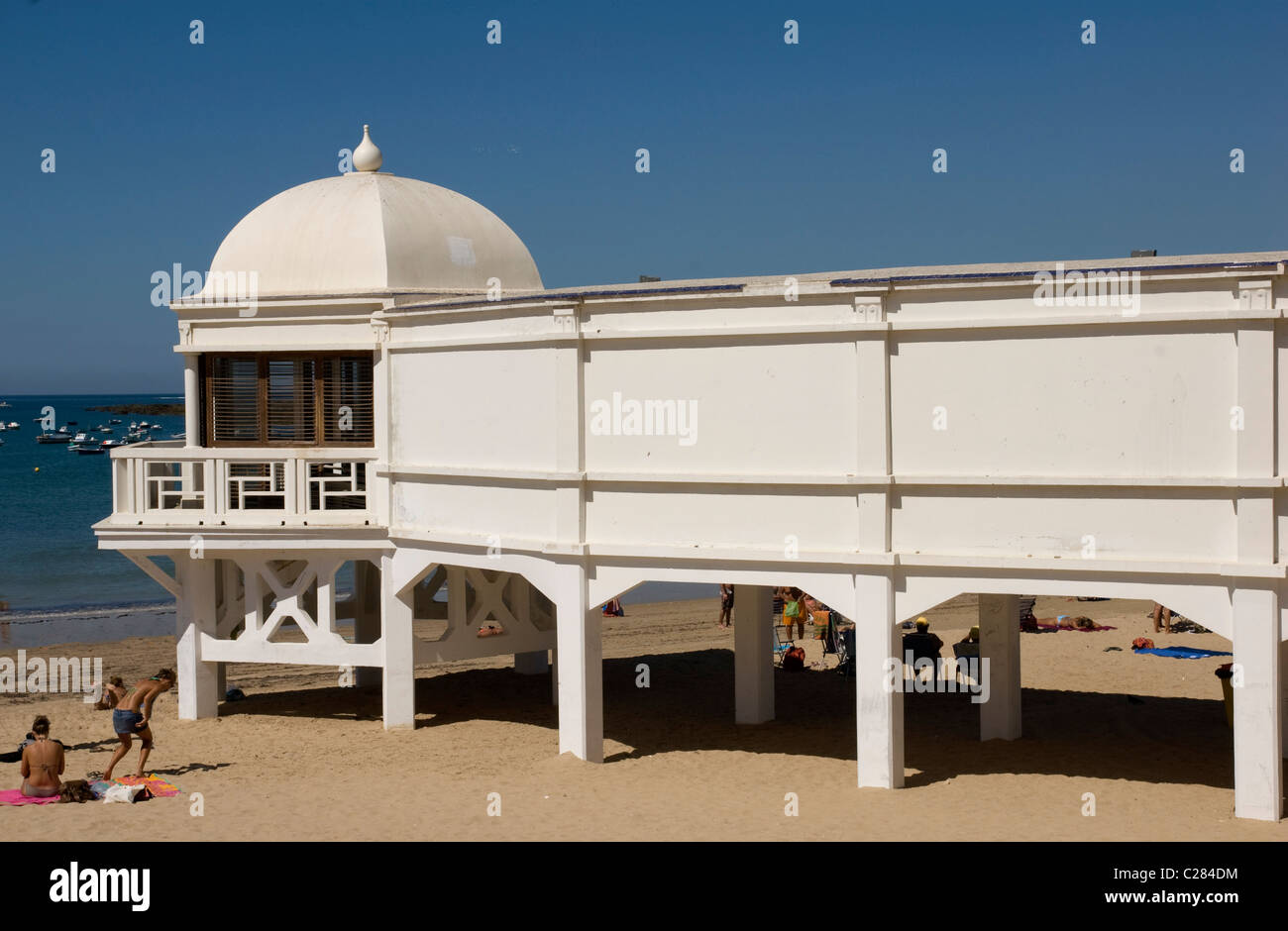 La Caleta Beach e bagno case, Cadice. Andalusia, Spagna Foto Stock