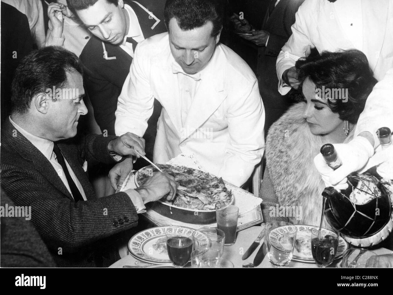 Attrice Elizabeth Taylor dines con Mike Todd Foto Stock