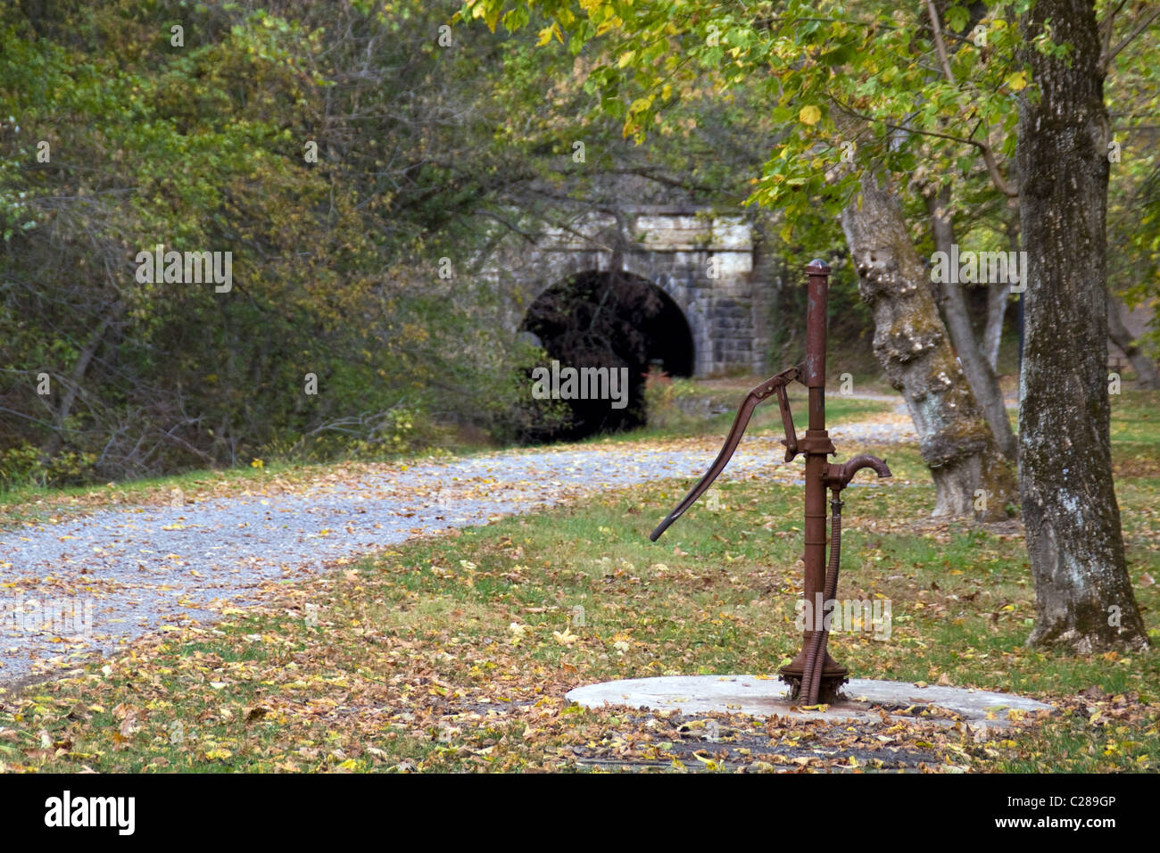 L'ingresso ovest della zampa della zampa tunnel lungo la Chesapeake e Ohio Canal National Historical Park in Allegany County Maryland Foto Stock