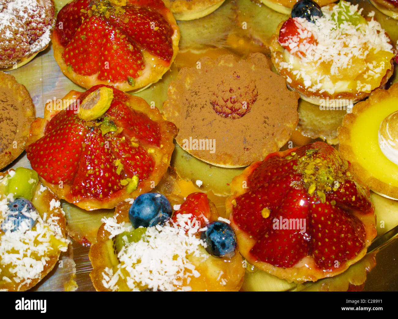 La pasticceria torte con crema pasticcera e frutta di close-up New York, Stati Uniti d'America Foto Stock