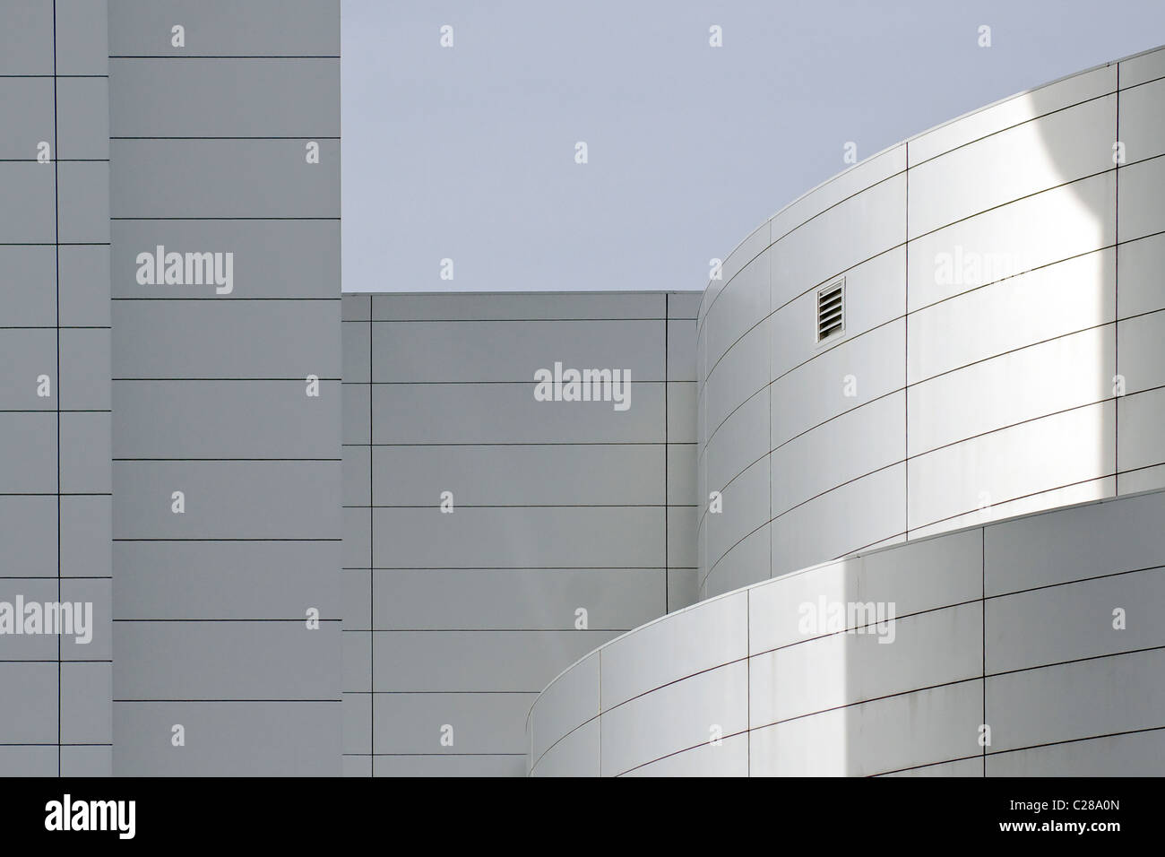 A parte i visitatori in alluminio edificio del Museo Nazionale dell'aria e dello spazio di Steven F. Udvar-Hazy Center Foto Stock