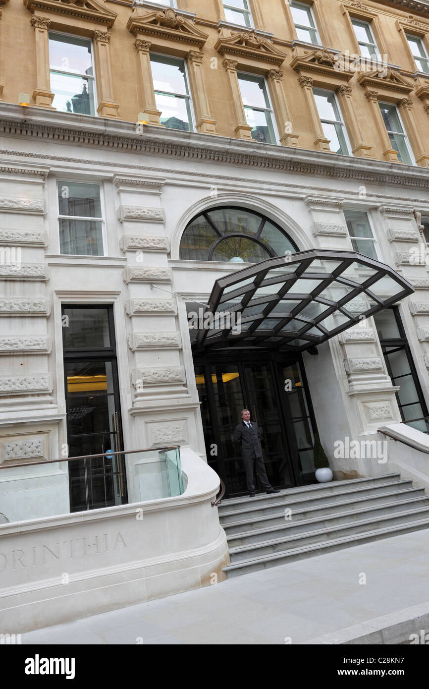 L'ingresso principale al Corinthia Hotel in Whitehall Place, Londra. Foto Stock