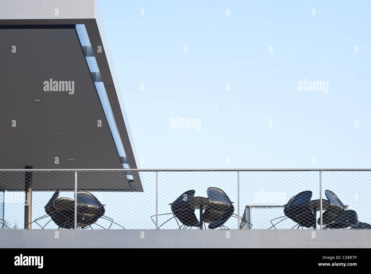 Ristorante con terrazza in un moderno stile architettonico Foto Stock