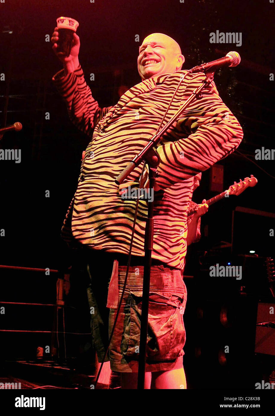 Buster del bloodvessel di 80s Ska Band cattive maniere suonare dal vivo presso l'Accademia. Dublino, Irlanda - 13.12.09 Foto Stock