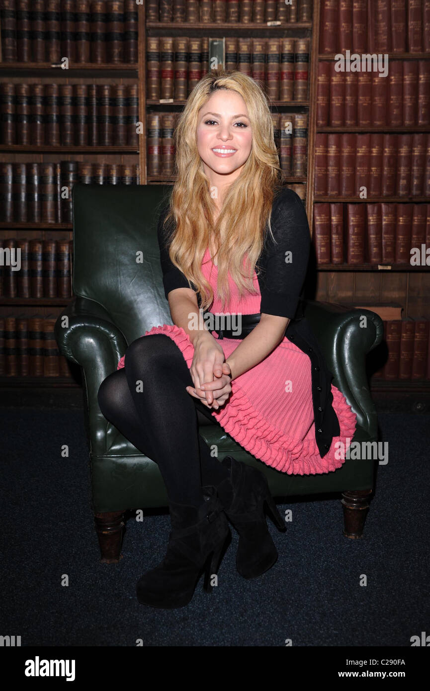 Shakira assiste un talk presso la Oxford Union Oxford, Inghilterra-  07.12.09 Foto stock - Alamy