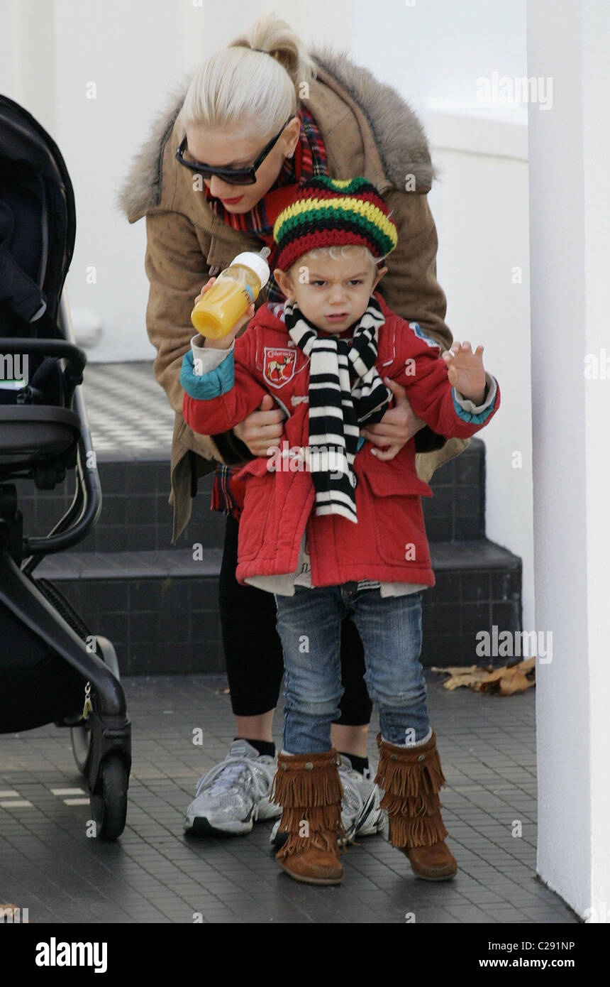 Gwen Stefani portare suo figlio Kingston Rossdale per una passeggiata a Londra, Inghilterra - 15.12.09 : .com Foto Stock
