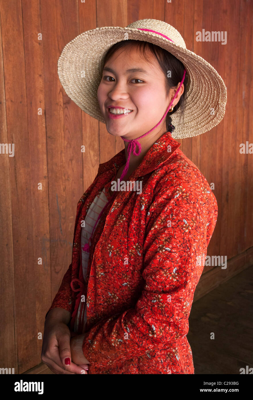 Ritratto di una donna agricoltore. Shan colline. Myanmar Foto Stock