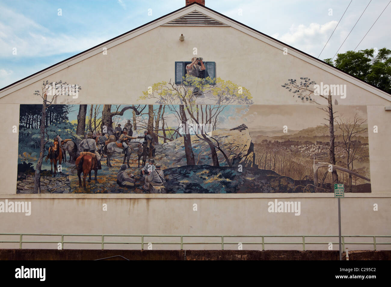 Un murale di una guerra civile americana scena di battaglia su una parete di un edificio, Warrenton, Virginia, che si affaccia su un parcheggio pubblico. Foto Stock