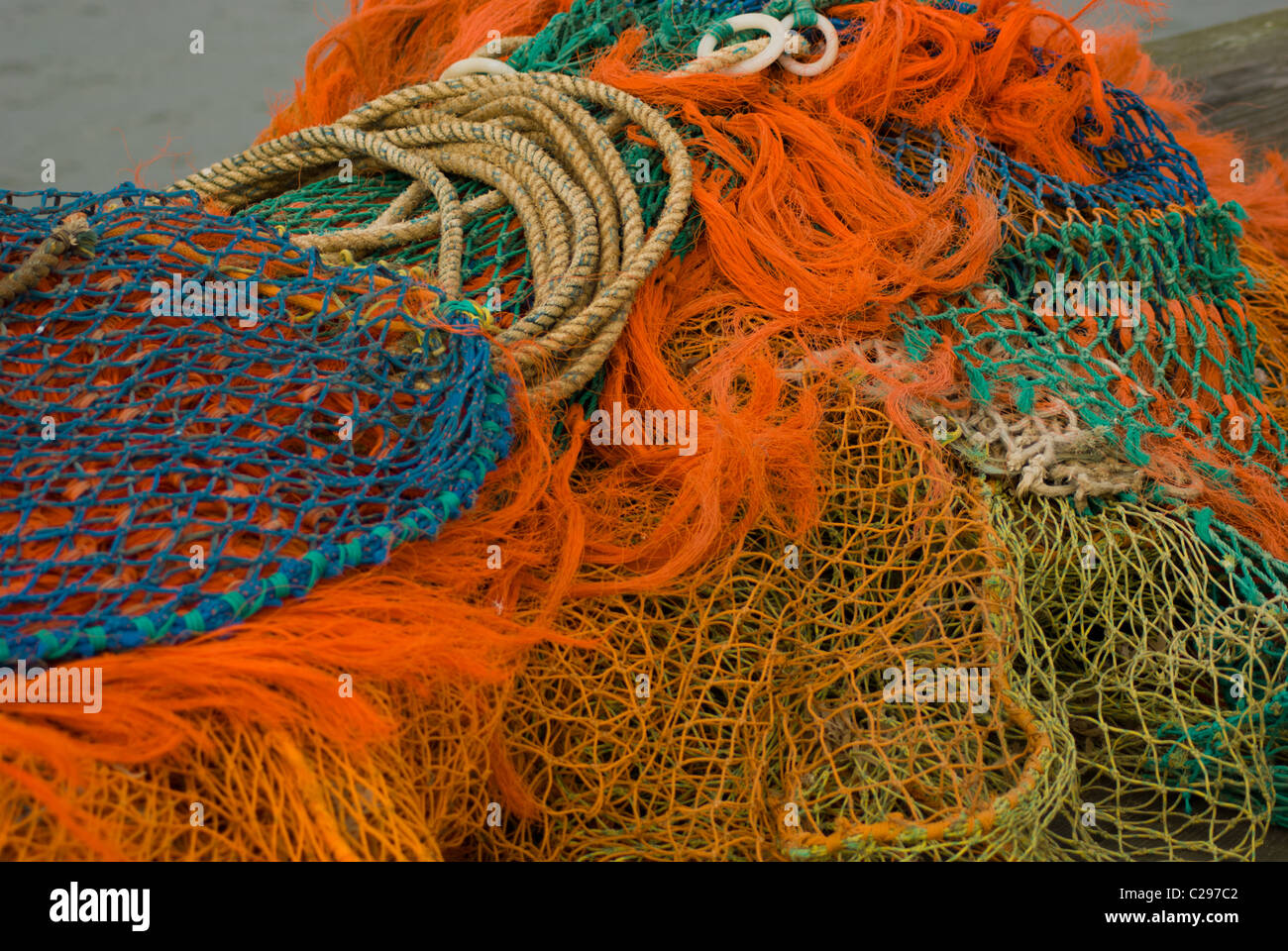 Le reti da pesca in attesa di un peschereccio da traino a Whitby Foto Stock