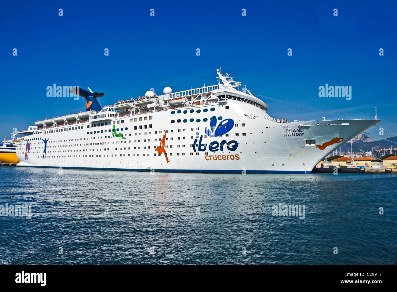 Crociere Ibero (Ibero Cruceros) nave da crociera Grand Holiday ormeggiate nel porto di Tolone Francia Foto Stock