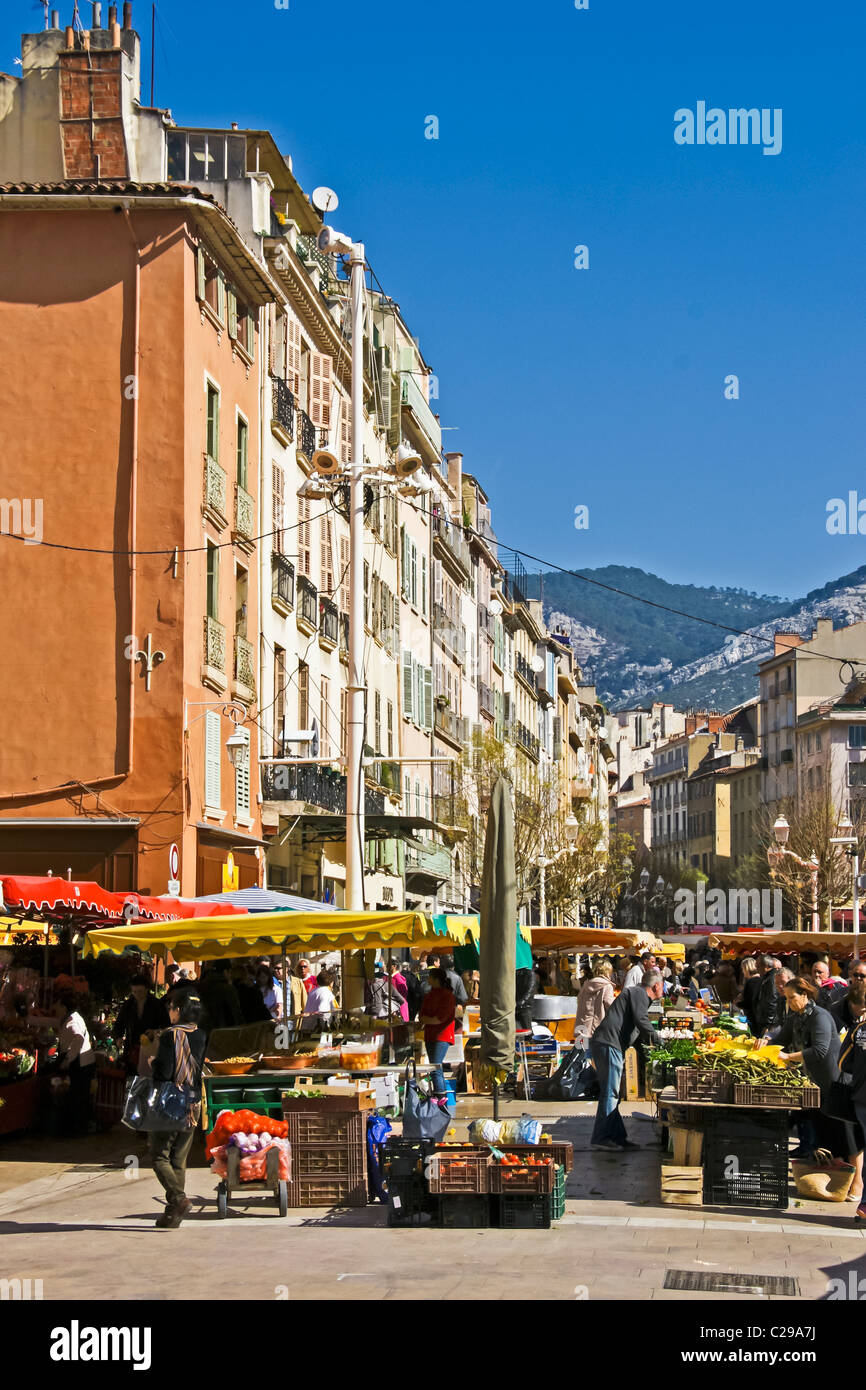 La piazza del mercato di Tolone Francia Foto Stock