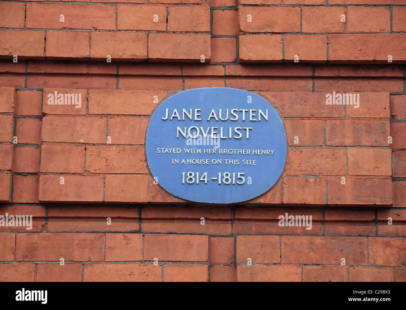 Una targa blu per la scrittrice Jane Austen, 23 Hans Place, Londra, Regno Unito. Feb 2011 Foto Stock