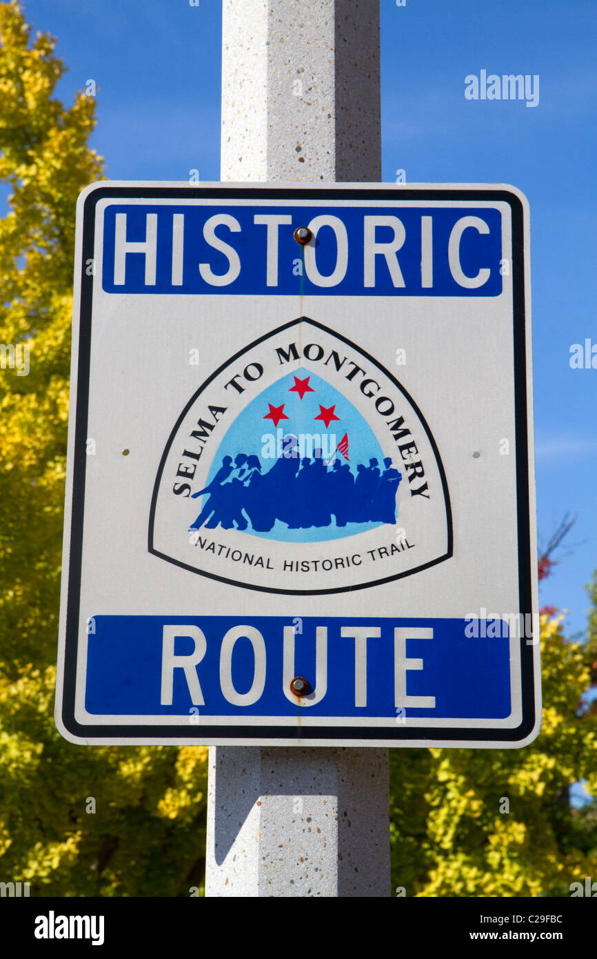Cartello stradale segnando il Selma a Montgomery percorso storico in Selma, Alabama, Stati Uniti d'America. Foto Stock