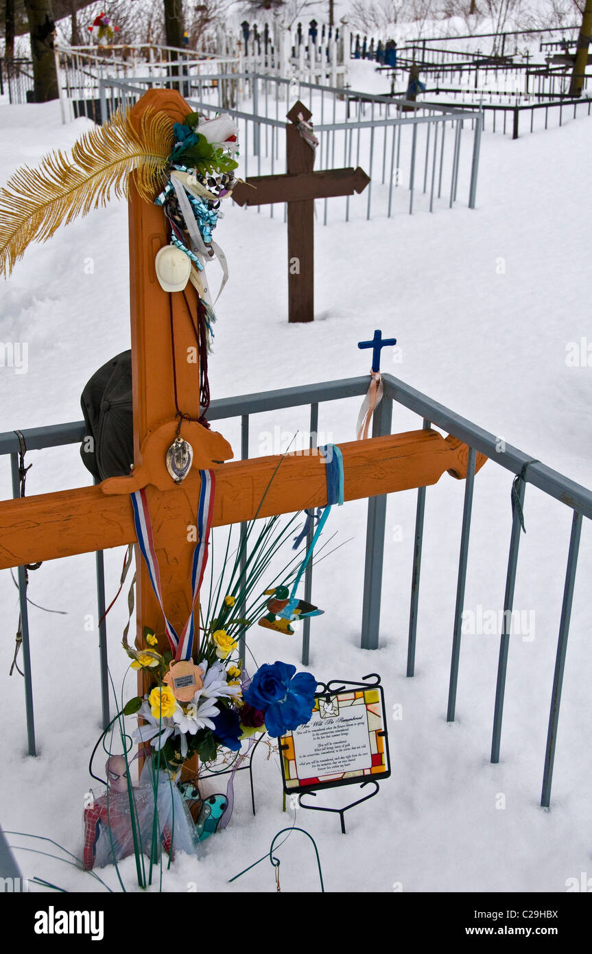 Tipico Cree cimitero Nativi Nord del Québec in Canada Foto Stock