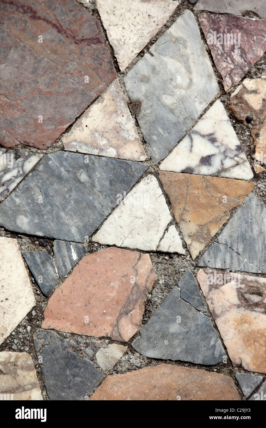 Chiudere fino in piastrelle di marmo prevista sul pavimento, Ercolano, Campania, Italia Foto Stock