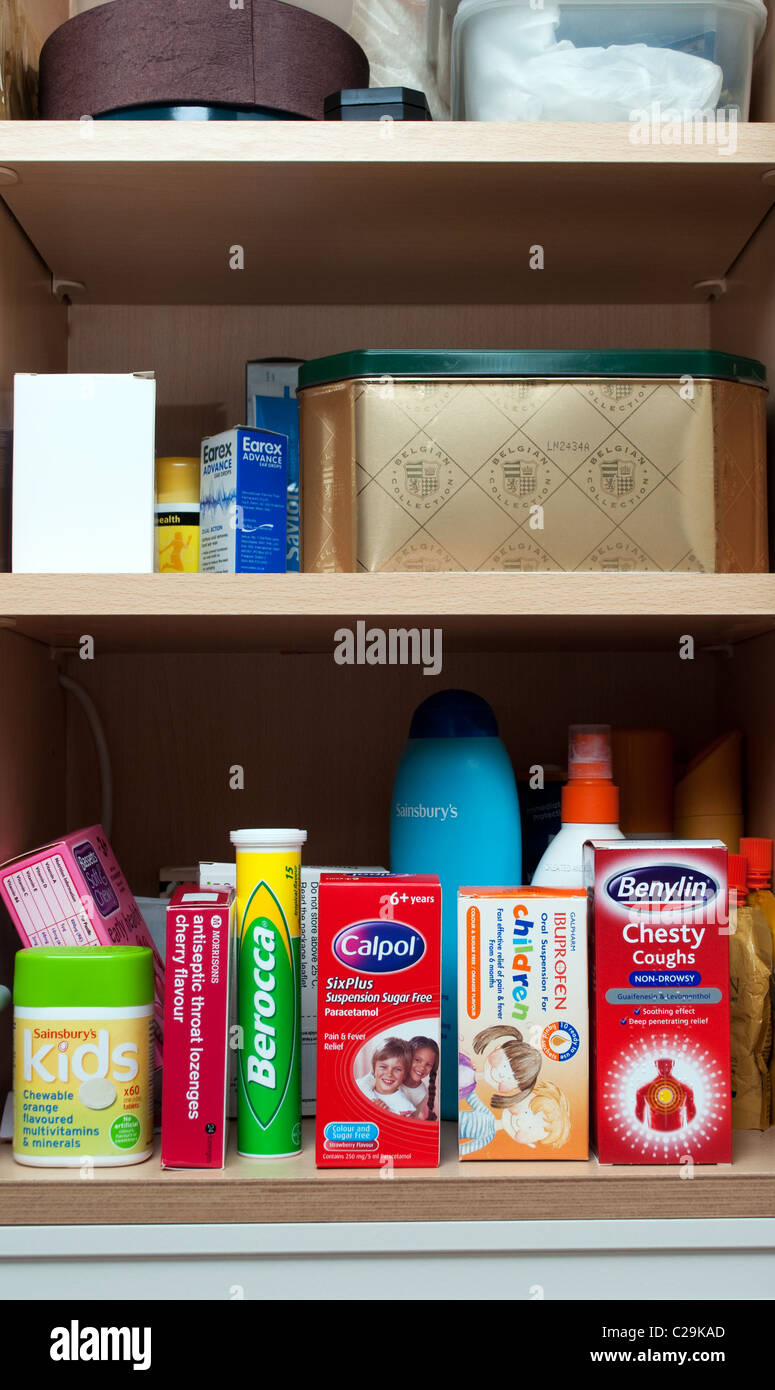 Un armadietto dei medicinali Foto Stock