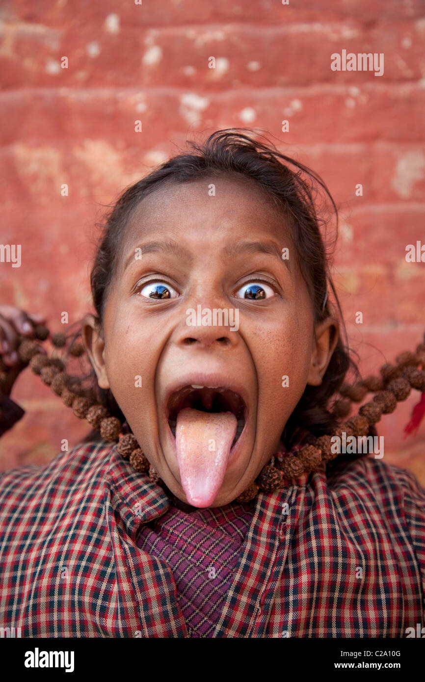 Ritratti di una giovane ragazza in strada di Kathmandu. Il Nepal, Asia Foto Stock