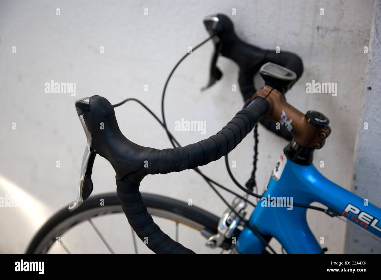 Un manubrio di bicicletta Foto Stock