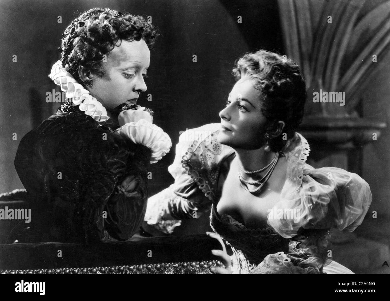 La vita privata di Elizabeth e ESSEX (1939) BETTE DAVIS E MICHAEL CURTIZ (DIR) 008 COLLEZIONE MOVIESTORE LTD Foto Stock