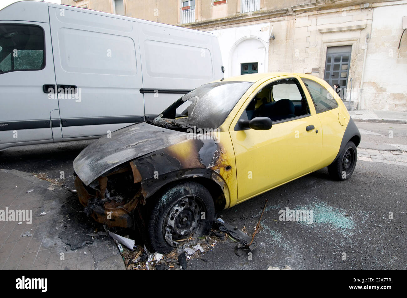 Vano motore fire incendi bruciato auto automobili assicurazione danneggiato rivendicazione guasto del cablaggio con rivendicazioni ford ka Foto Stock