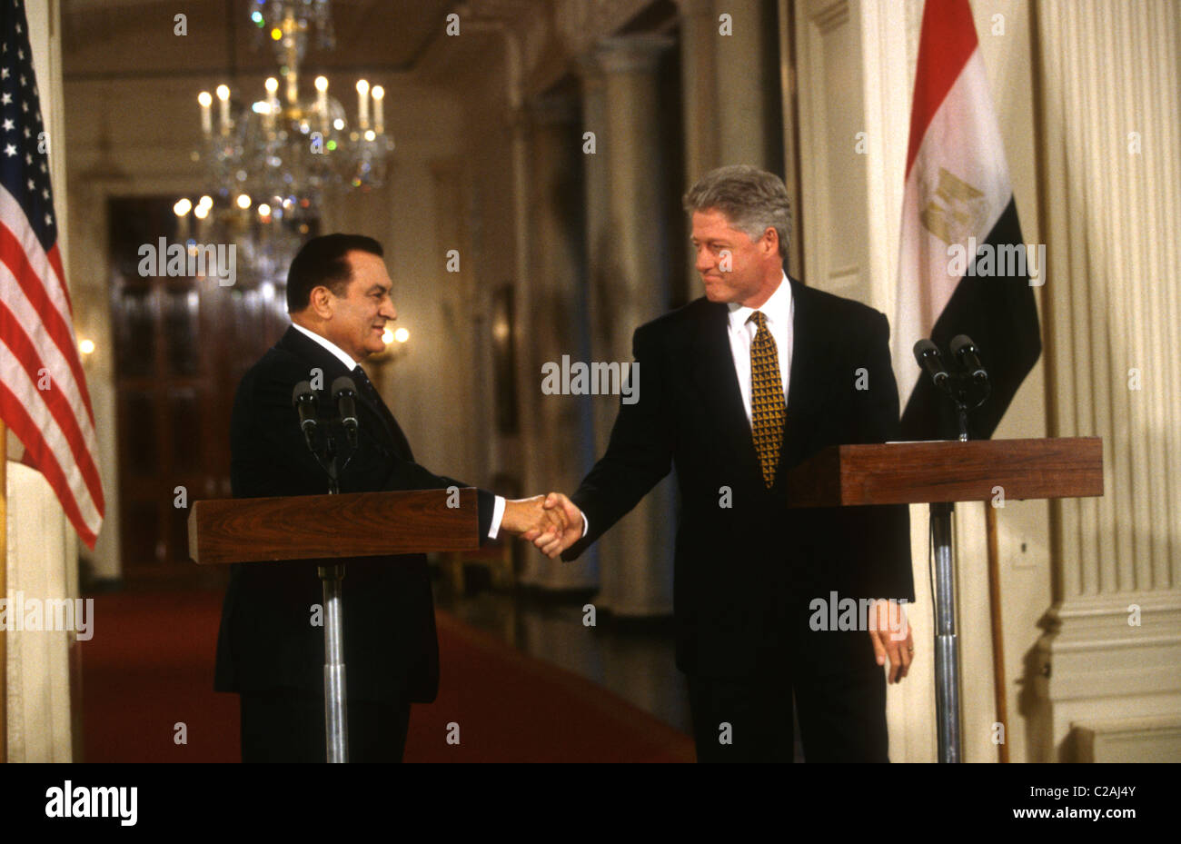Il Presidente Clinton e il Presidente egiziano Hosni Mubarak riuniti il 3 ottobre 1997 a Washington, DC Foto Stock