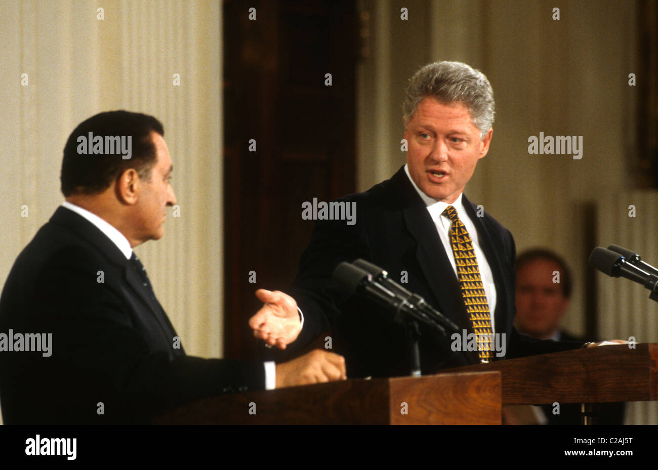 Il Presidente Clinton e il Presidente egiziano Hosni Mubarak riuniti il 3 ottobre 1997 a Washington, DC Foto Stock