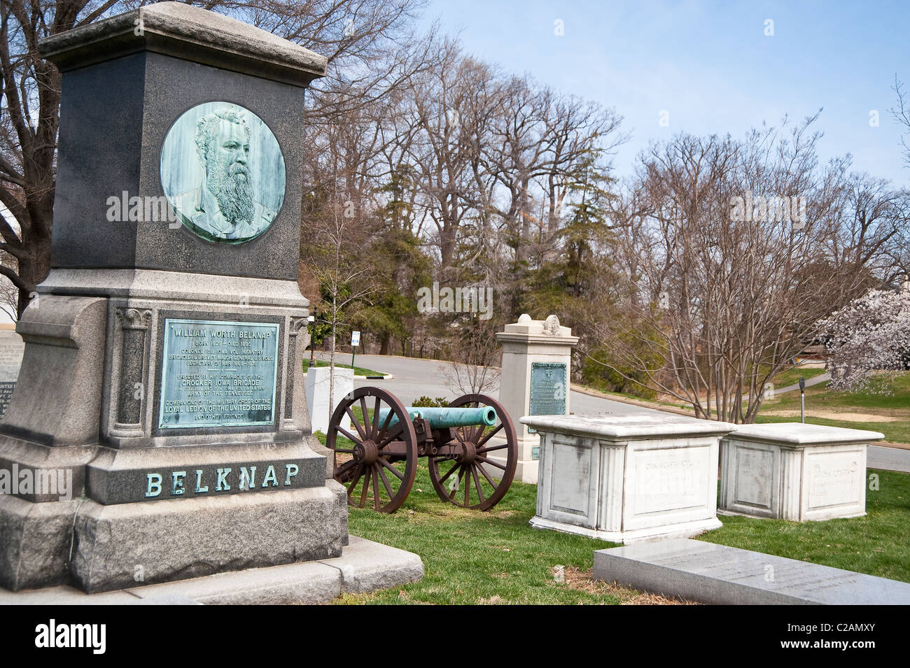 Lapide decorativo di generale dell esercito e trentesimo Segretario di guerra (1869-1876) William G. Belknap in Al Cimitero Nazionale di Arlington. Foto Stock