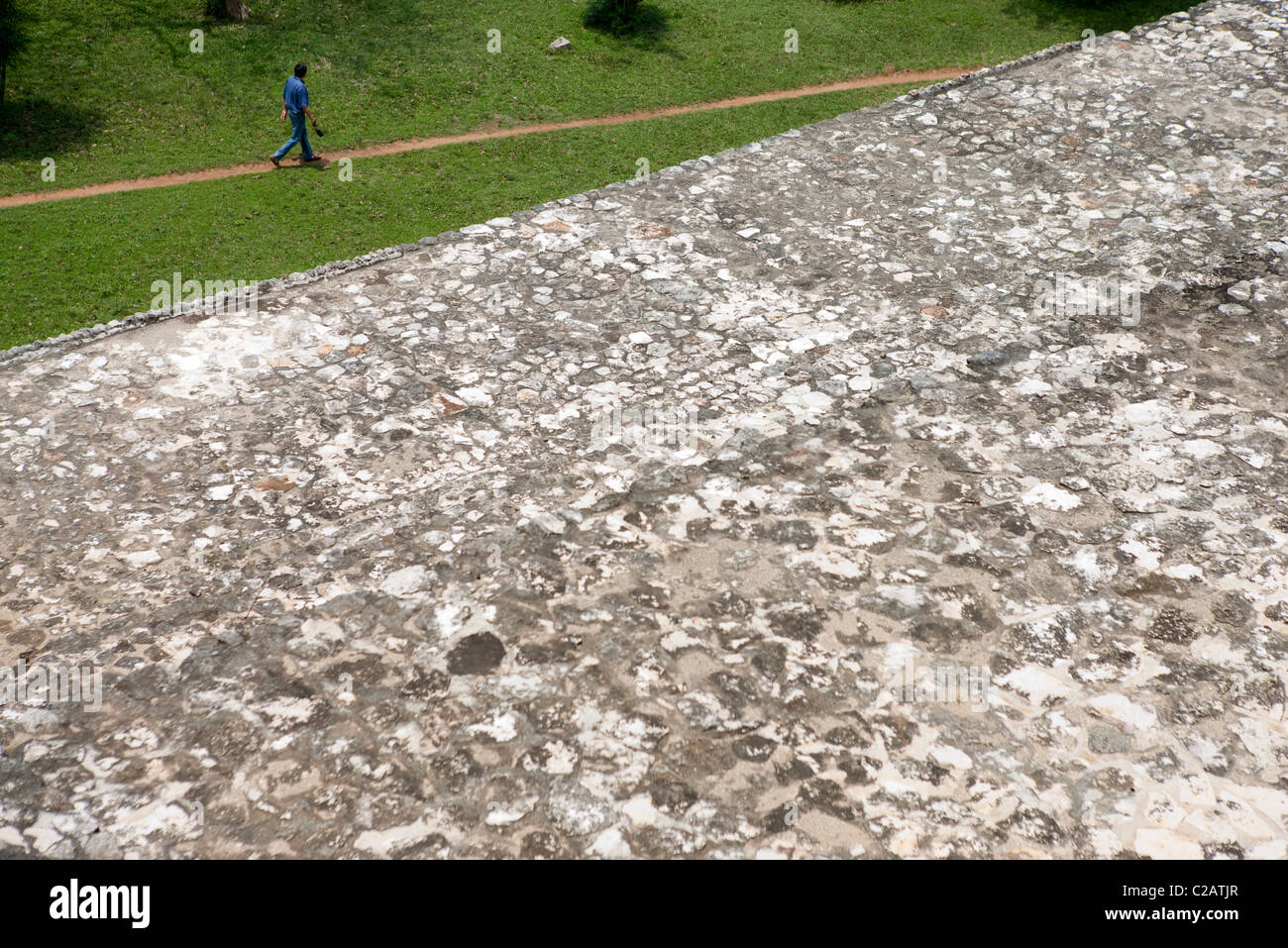 Messico, Yucatan Stato, Chichen Itza, vista dalla cima delle rovine maya Foto Stock