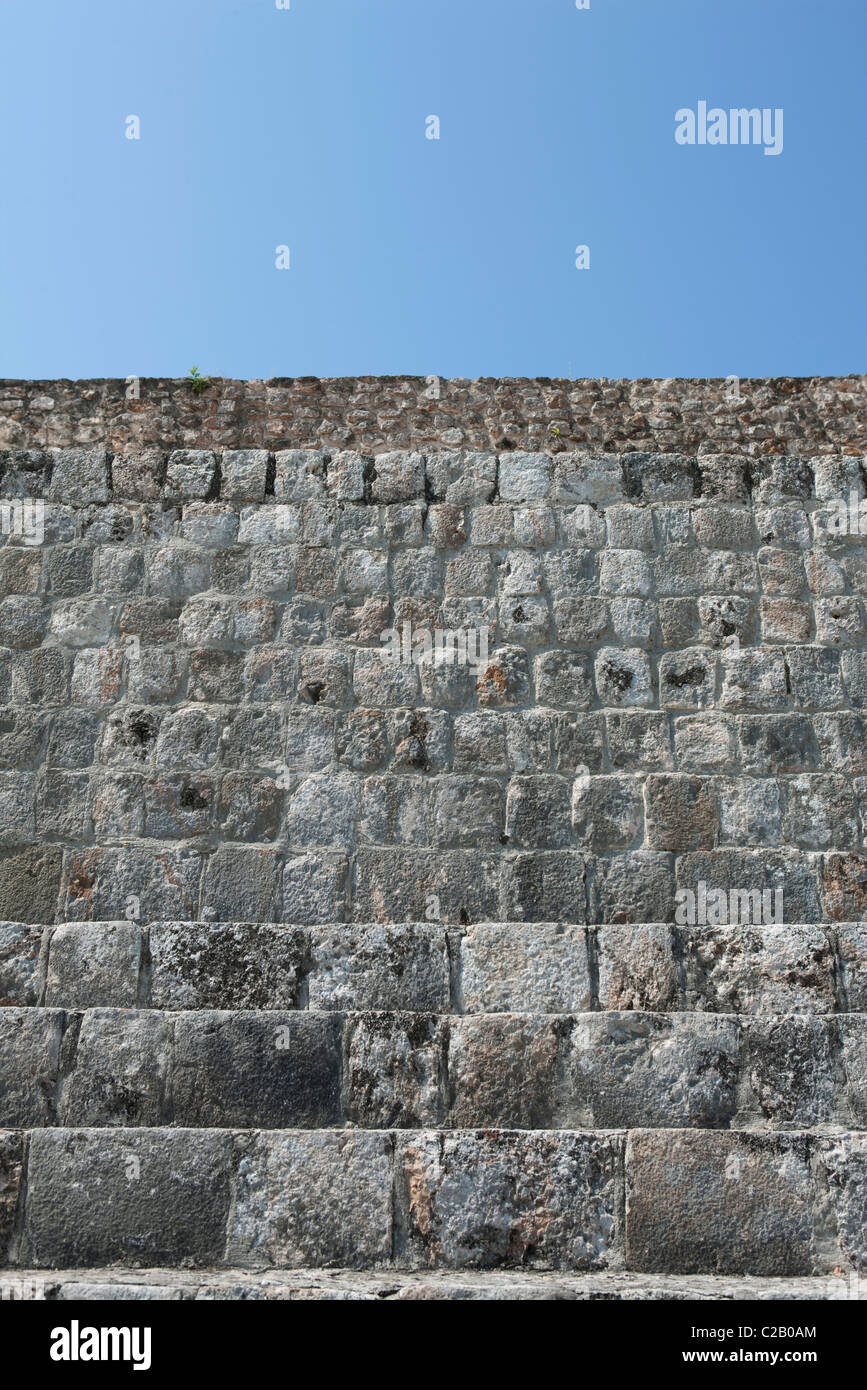 Messico, Yucatan Stato, Uxmal, il retro della piramide del mago, rovine maya Foto Stock