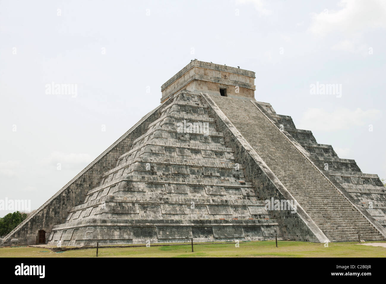 Messico, Yucatan Stato, Chichen Itza, la Piramide di Kukulcan (El Castillo), rovine maya Foto Stock