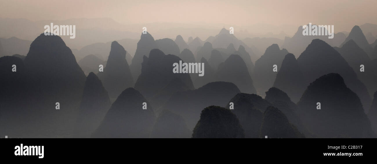 Stagliano vette carsiche, Yangshuo county, Guilin, Guangxi, Cina Foto Stock