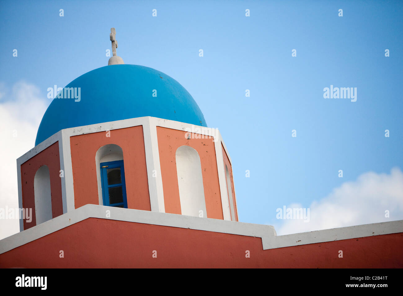 Grecia CICLADI Santorini (Thera), chiesa con cupola blu Foto Stock