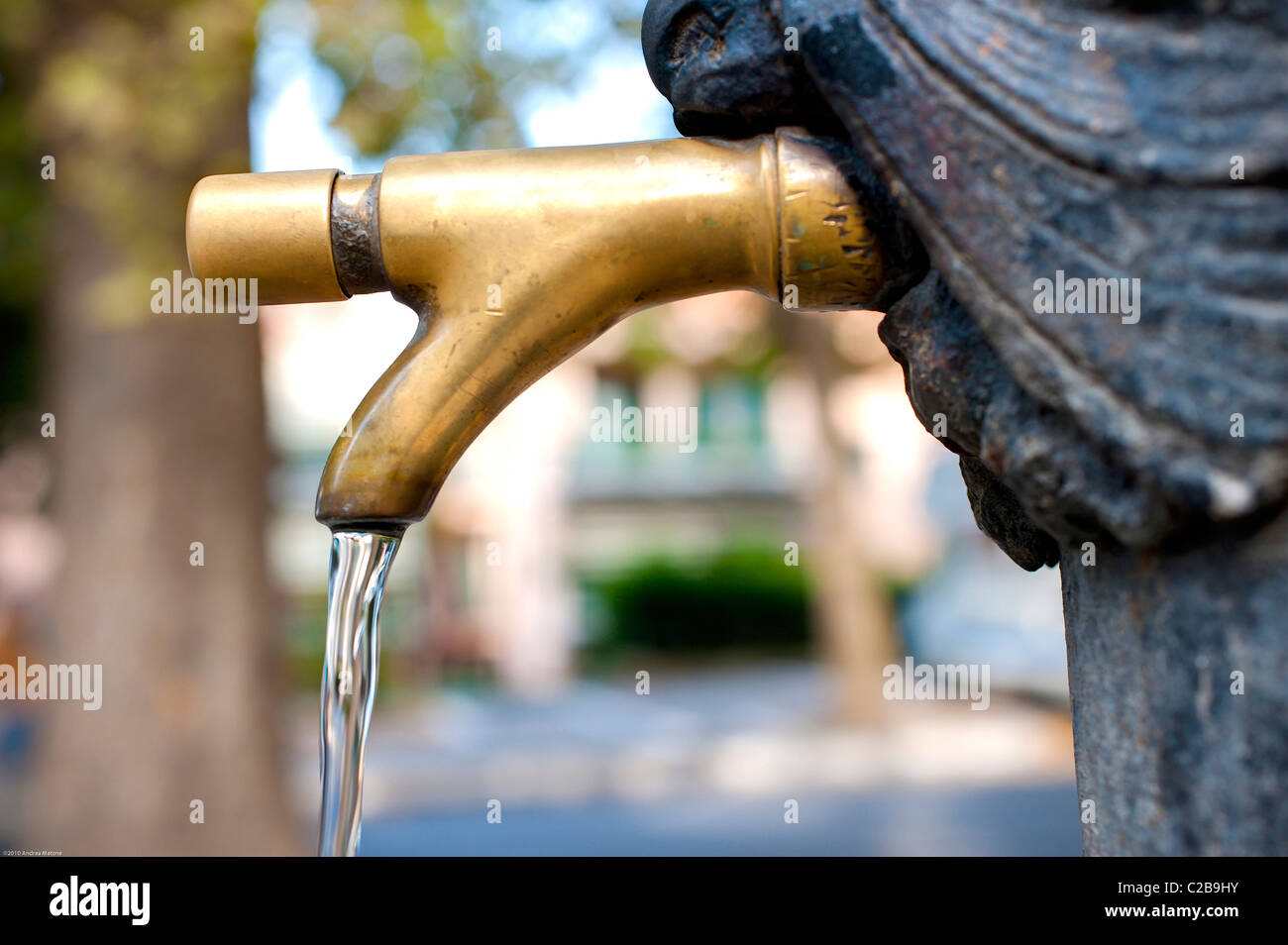 Una pubblica fontana di acqua di rubinetto Foto Stock