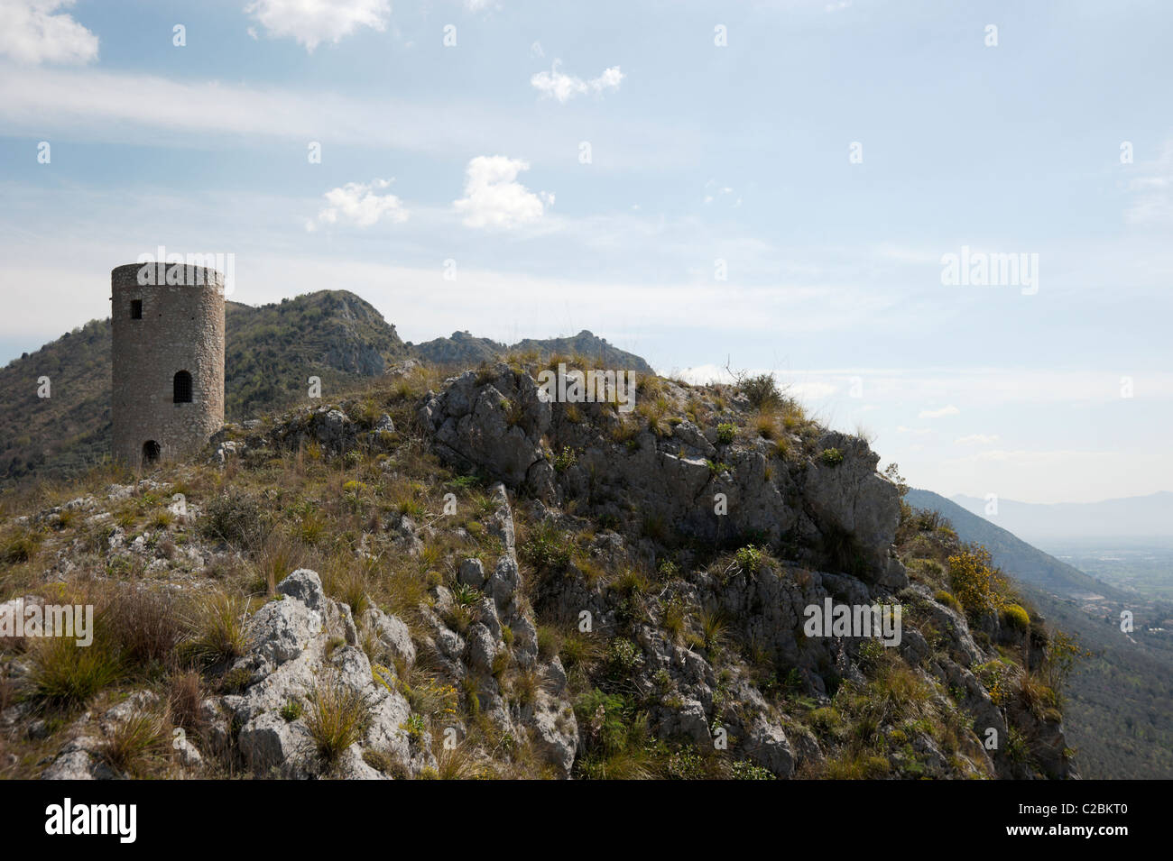 San Tommaso d Aquino (Tommaso d'Aquino) torre ristrutturata, parte della famiglia le rovine del Castello di Roccasecca. Foto Stock