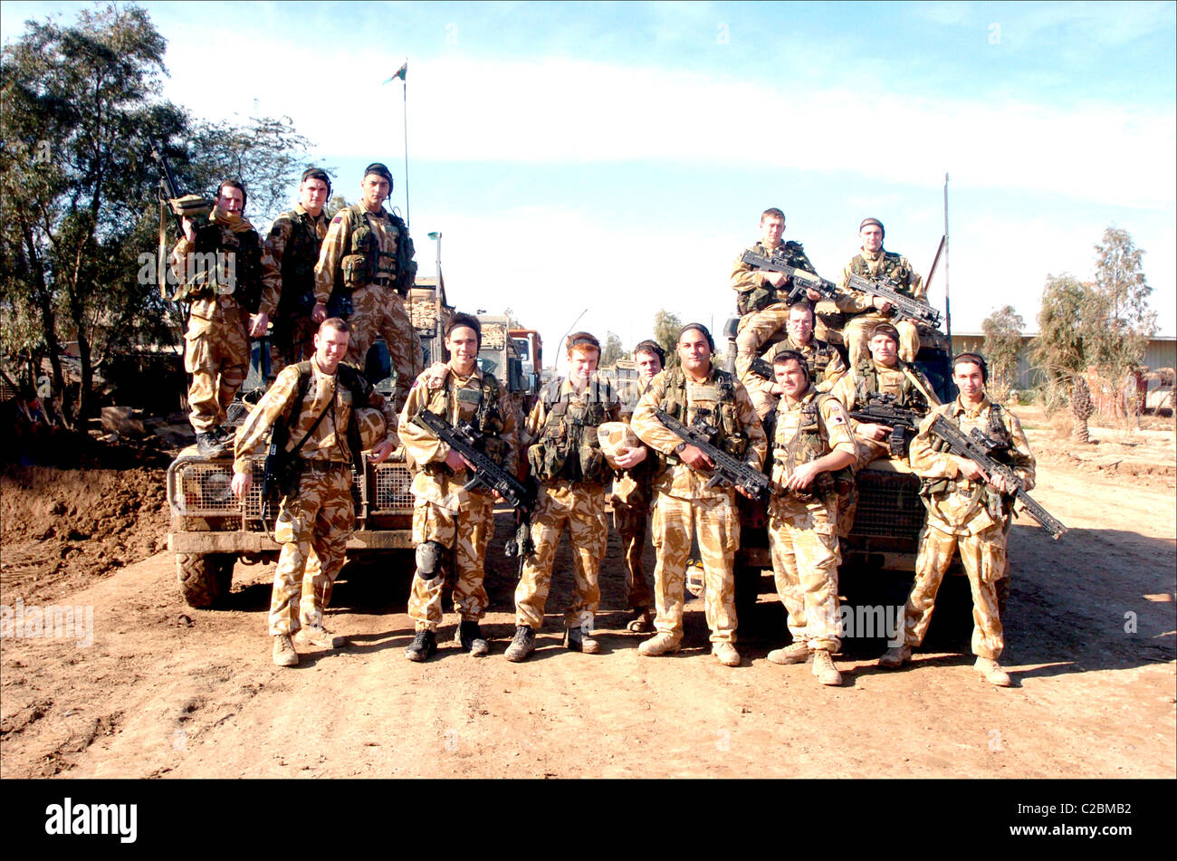 Esercito britannico Iraq soldato conflict desert camouflage munizioni pistola munizioni sa80 fucile custode di pace guerra bassora Foto Stock