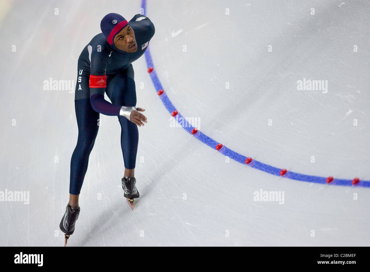 Shani Davis (USA), medaglia d'argento, competere nel1500 metri ai Giochi Olimpici Invernali 2006, Torino, Italia Foto Stock