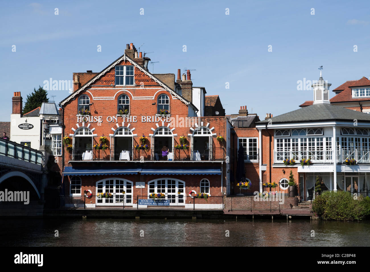 House Il ristorante Bridge, il fiume Tamigi e Eton, Berkshire, Inghilterra Foto Stock