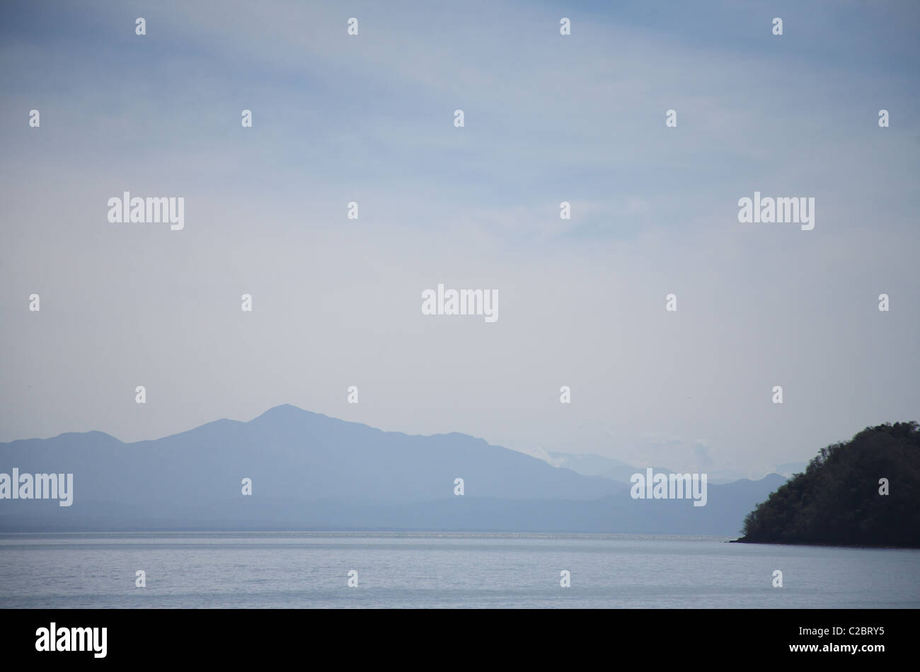 Blue Mountains dal Golfo di Nicoya. Foto Stock