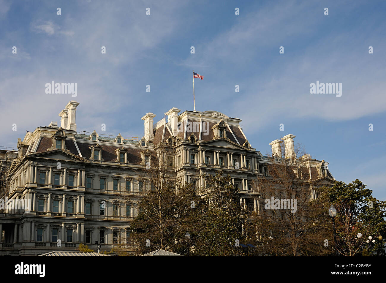 Fotografia del Dwight David Eisenhower Executive Office Building in Washington, D.C. su un bellissimo cielo blu al giorno. Foto Stock